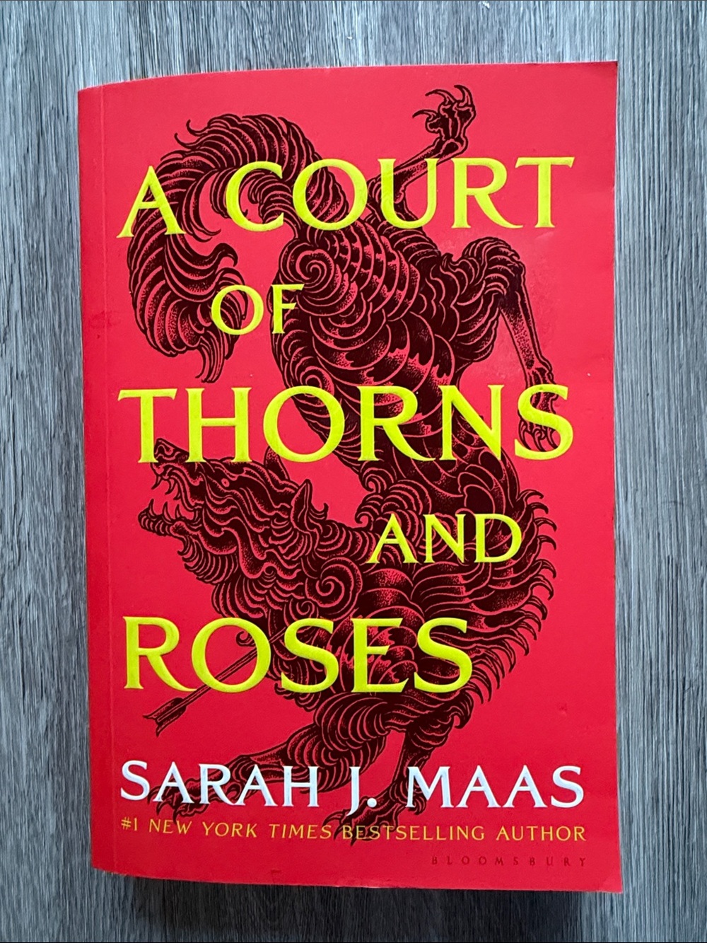 A Court of Thorns and Roses - Sarah J Maas - Paperback